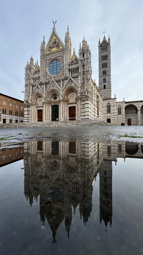 The pure beaury of the Siena Duomo, Italy