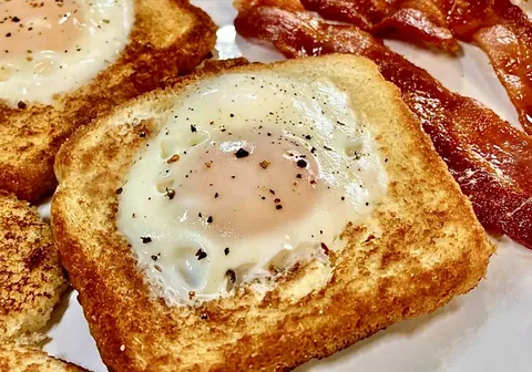 [Homemade] Egg in a hole