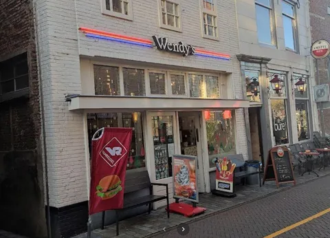 This fish and chip shop has the right to the name "Wendy's " in the entire EU and is battling the fast food giant since 2000