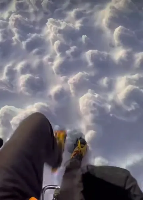 🔥 Walking on clouds atop Ecuador's tallest peak: Volcán Chimborazo