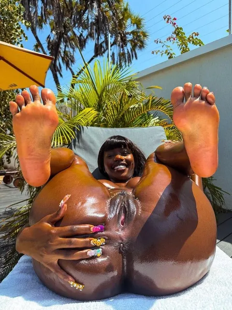 First post on this sub hope I can make some of you horny :)