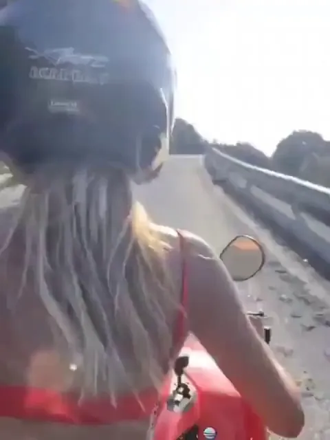 Risky fuck on motorcycle