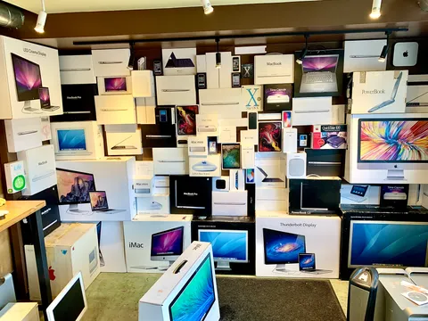 Had a few boxes laying around, so I built an Apple wall