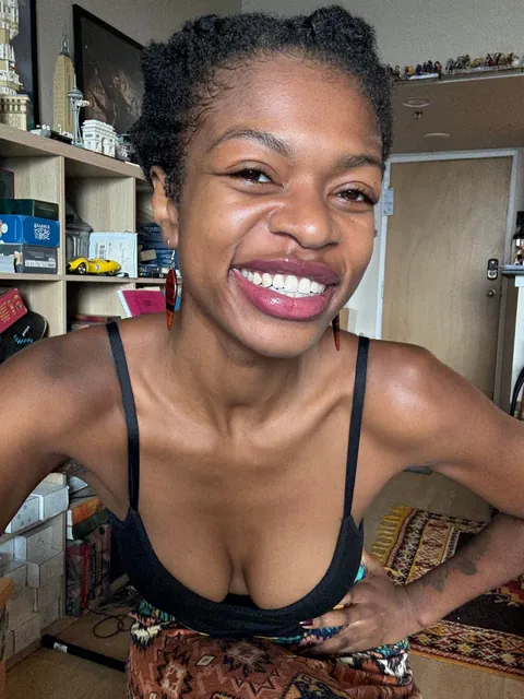 26f tech dropout, van dweller, failed model. do your worst