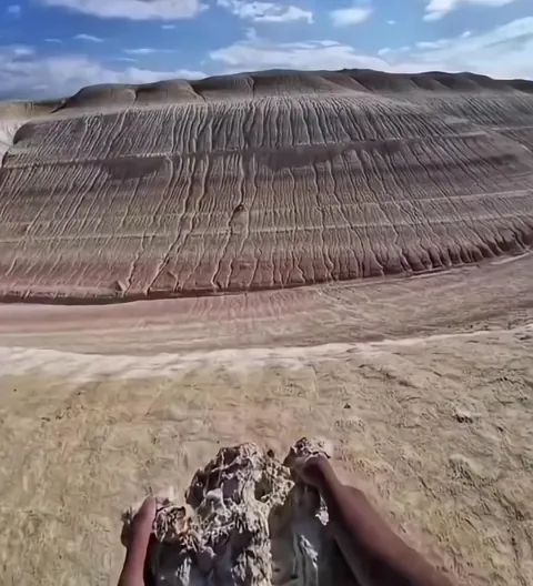 Boszhira Valley in Kazakhstan was once submerged under the ancient Tethys Ocean, Over millions of years, erosion, tectonic shifts, and marine sediments transformed this place into a landscape that looks almost like an alien planet