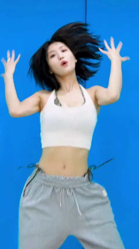 TWICE - Momo