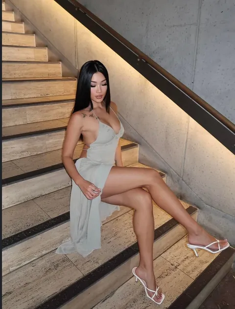 Do you hear the goon sirens 🚨 It’s time to play with all of you cuties - have a long look - tell me which is your favourite and try not to release to my reply 😘