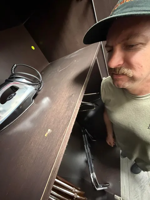 Tooth found in hotel closet 🦷