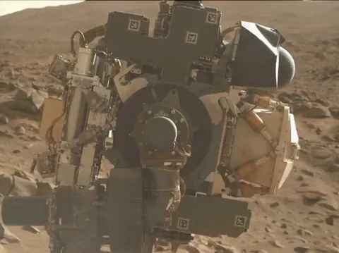 Martian robot spinning its turret! Jan. 27, 2024. A video sequence captured by the Perseverance rover using her Right Mastcam-Z science Camera on Jan. 27, 2024 (Sol 1044). The full sequence, accelerated here, actually took 3 minutes.