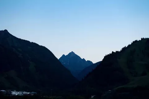 I left my camera running for 12 hours in Colorado to capture this day-to-night-to-day timelapse!