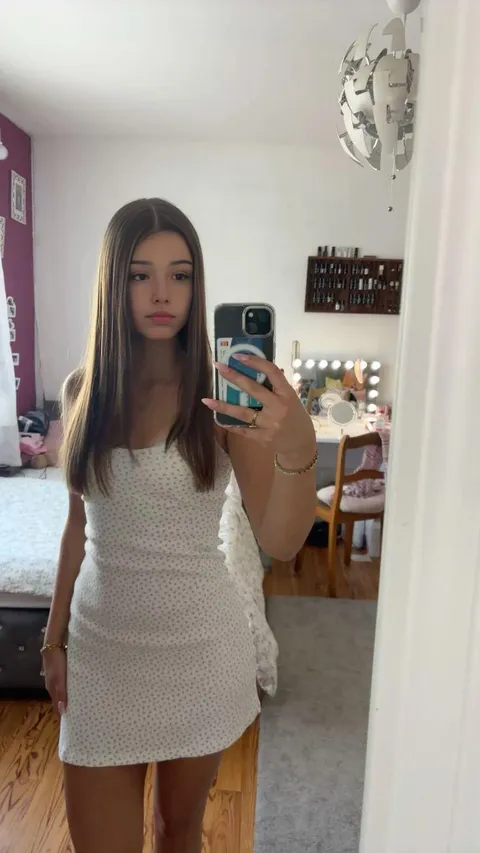 would u love to see me without that dress Redditors? :3