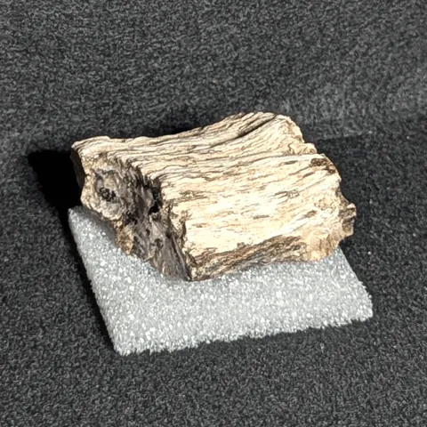 I found radioactive asbestos at a pawn shop, and it glows like kryptonite