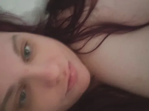 Average height and face, above average tits and ass 🤭