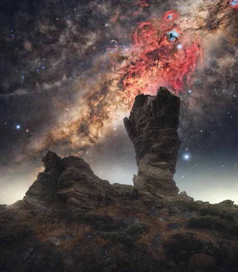 The Cygnus constellation and its dusty surroundings