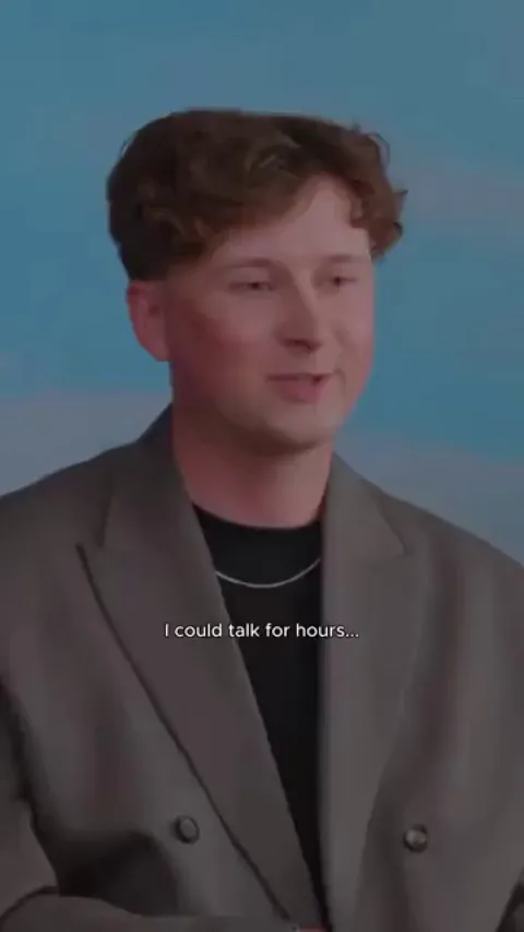 Interviewer shows Tom Cruise his film journal