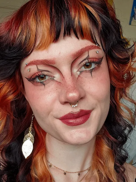 More fun graphic eyeliner! Got a lot of odd looks for this one but I love it :)