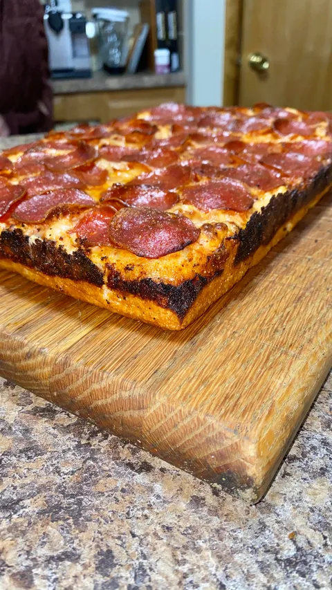 [homemade] Detroit-style Pepperoni Pizza