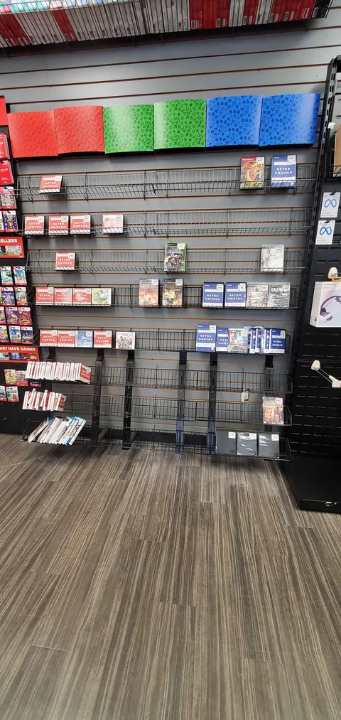 so i went to the new retro gamestop with low expectations..but somehow they found a way to still disappoint..