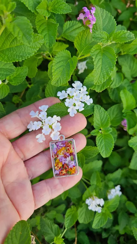 Preserving my flowers to make charms 🫶🌻💐