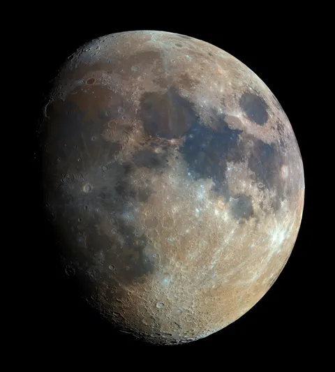 High resolution picture of the moon.