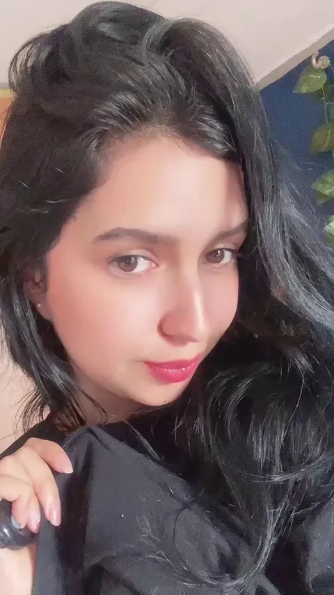 I know it makes you very hot that I move them in your face 😈🔥💦