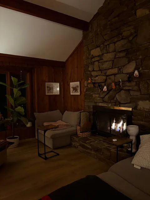 Our home ❤️ where cozy is the motto. 80% thrifted