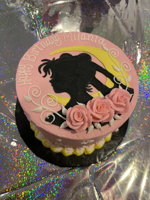 My daughter’s birthday cake featuring….Sailor Moon 😍