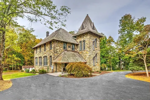 School built in 1887, converted into a residence (Honey Brook, Pennsylvania, US).
