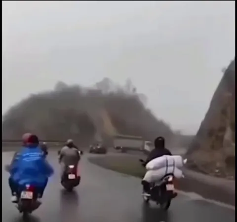 Truck scared all the bikers