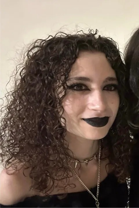 22f from italy - do your worst