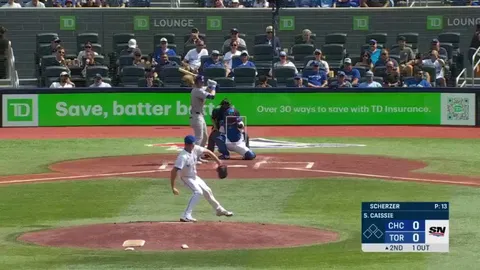 Blue Jays Davis Schneider makes a great catch to rob Cubs Owen Caissie of his first MLB hit