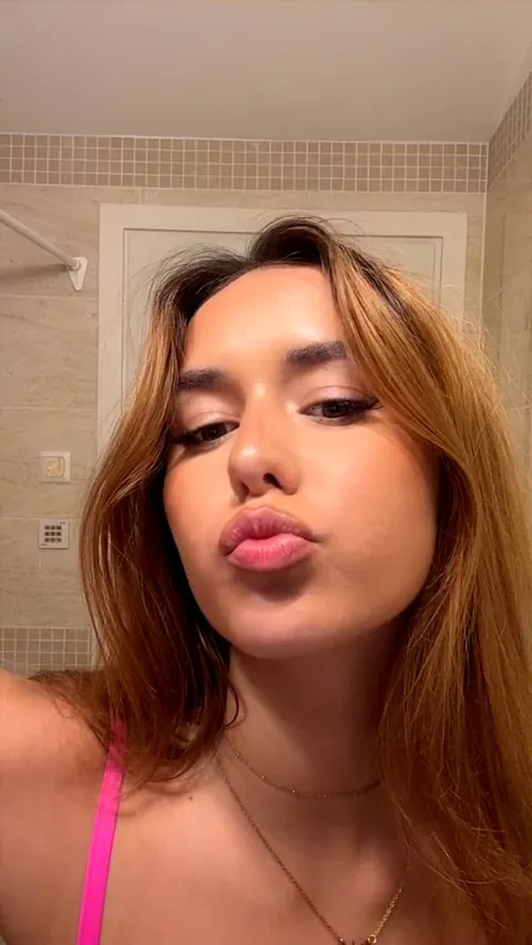 I’m just a pretty girl in my college who likes to show her body