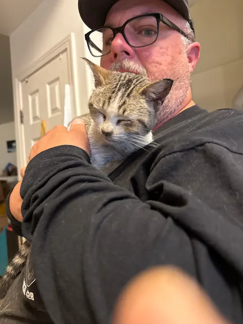 Found this girl shivering and unable to walk at a gas station 🥺