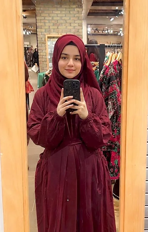 22F, Reposting after a while make me seriously regret posting here...