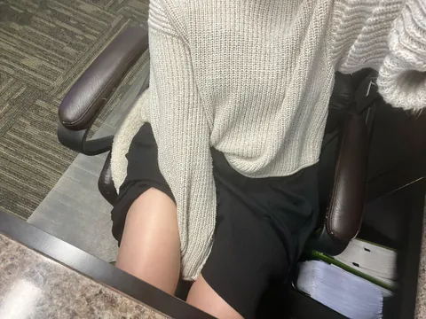 no panties at work😵‍💫