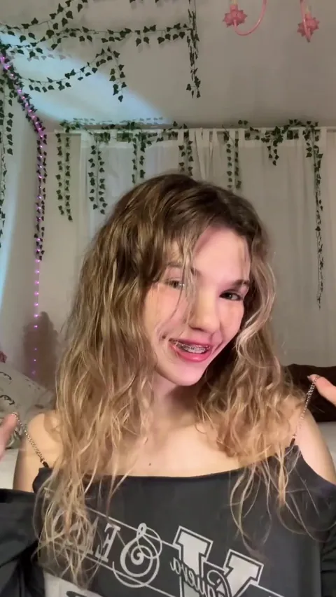 Are small tits and braces an angelic trait?