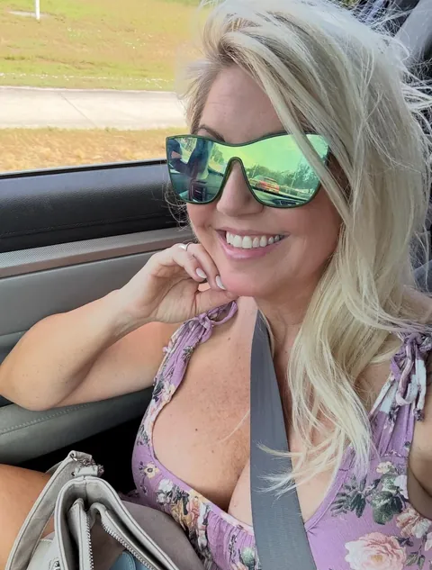 My asshole grips this plug so tight lol… (47yo mom)