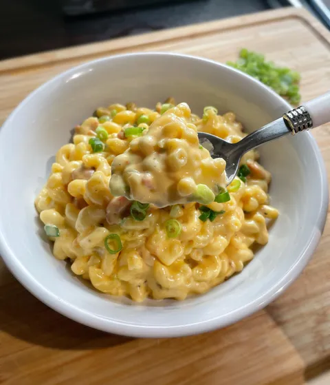 Macaroni and cheese with bacon, jalapeno and green onion.