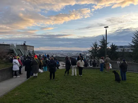 [OC] Nurses’ vigil for Alex Pretti, Harborview Medical Center, Seattle