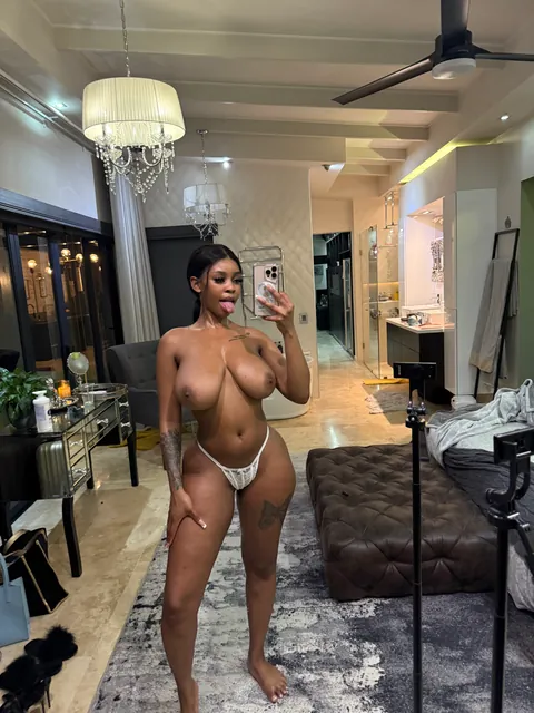 Flexing my curves to get your attention