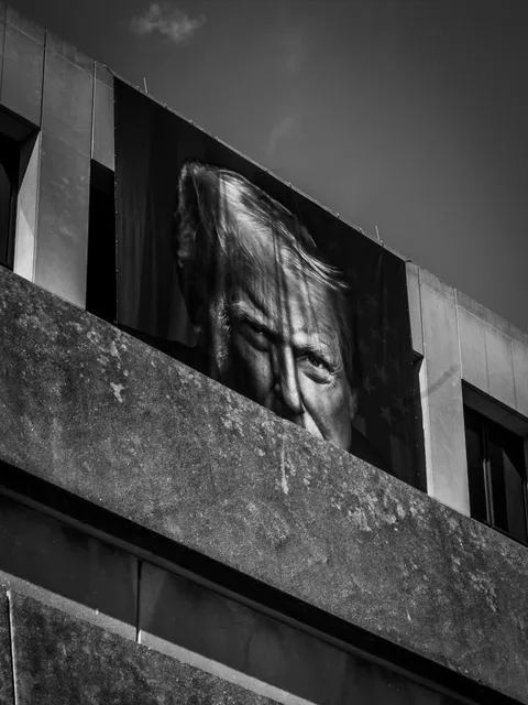 [OC] A portrait of President Trump was unfurled at the U.S. Department of Labor today