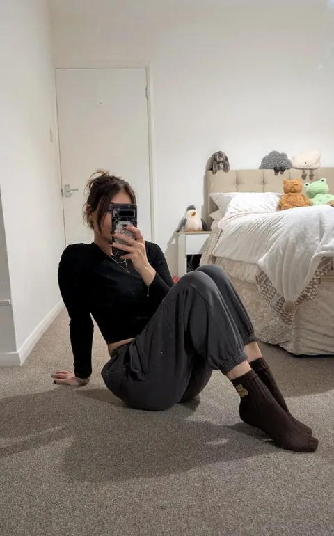 Swipe to undress me (F)29