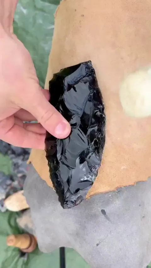 Making a knife out of obsidian