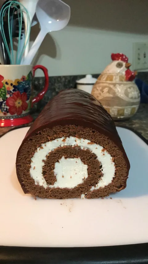 [Homemade] Chocolate Swiss Roll