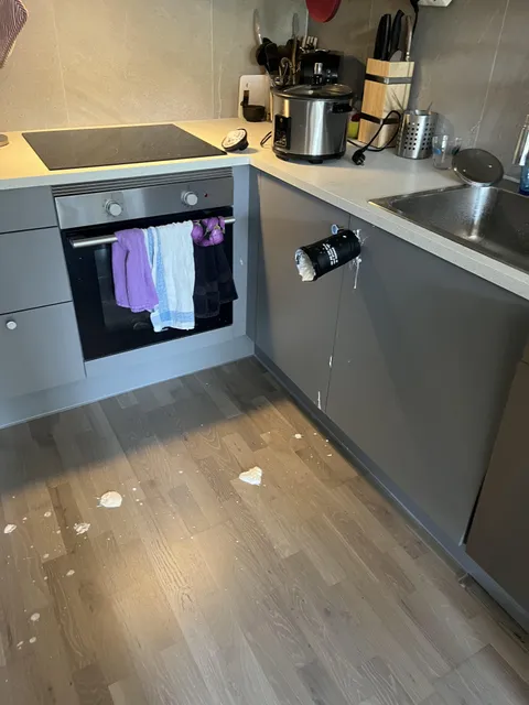 My shaker cup got lodged into my cabinets handle after i accidentally dropped it while spinning it