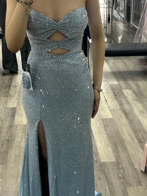 Which should I wear to prom?