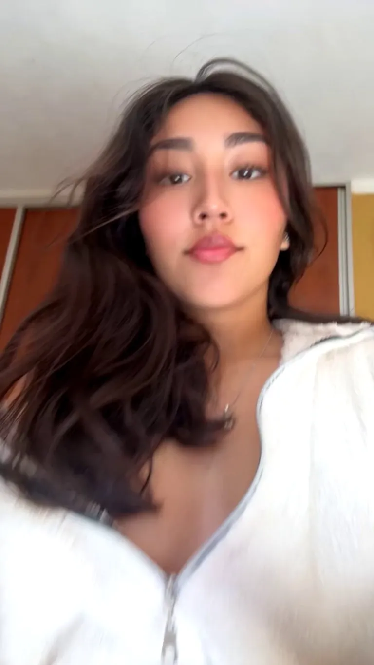 Twerk in your face, ride on your tongue