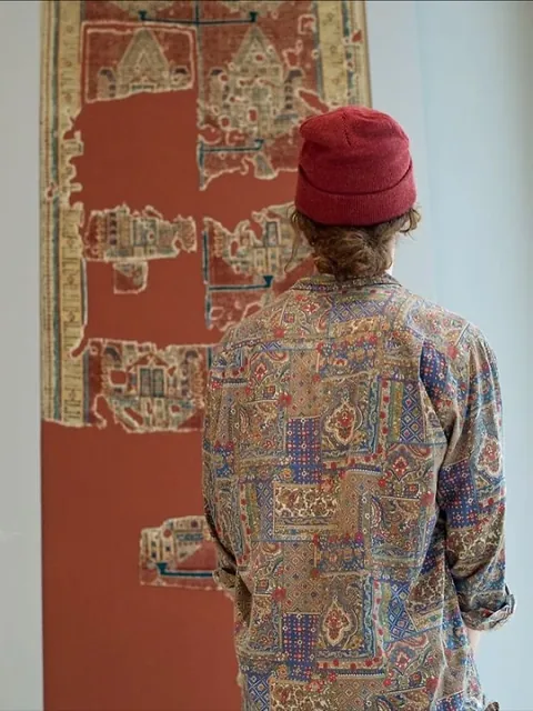 Photographer captures museum visitors who match the artwork on display.