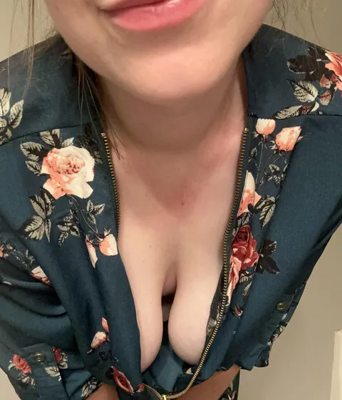 I always forget I have the zipper down 😉