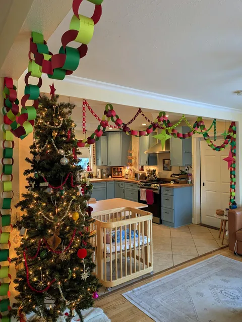 Maternity Leave = Lots of time on the couch = Paper chains! Merry Christmas.